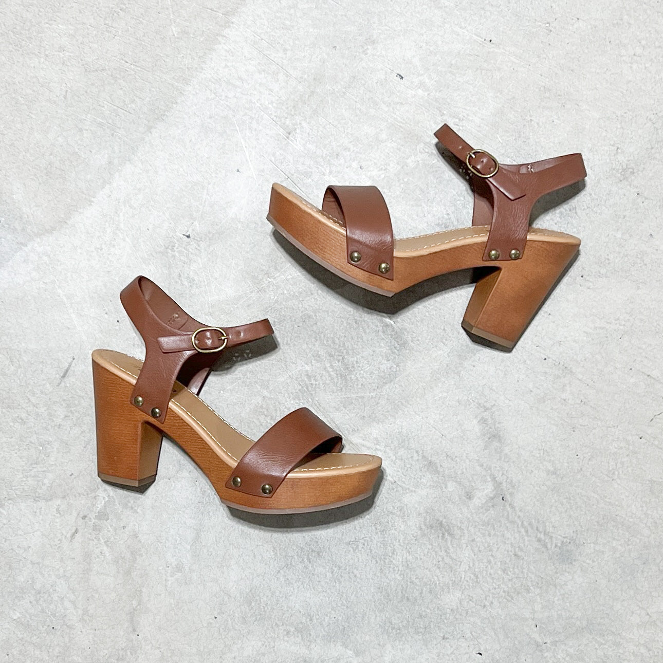 Brown clog hot sale sandals